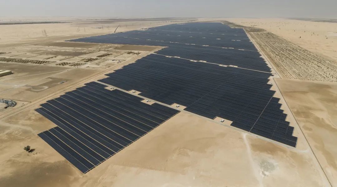 واردات سیستم ردیابی فتوولتائیک تک محوری از کارخانه چینی + سیستم خود تمیز کردن پنل فتوولتائیک