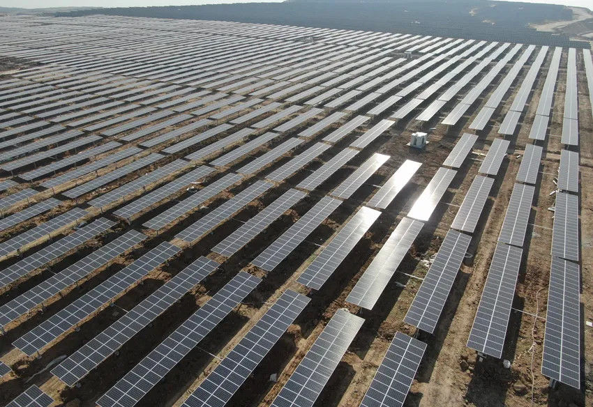 واردات سیستم ردیابی فتوولتائیک تک محوری از کارخانه چینی + سیستم خود تمیز کردن پنل فتوولتائیک