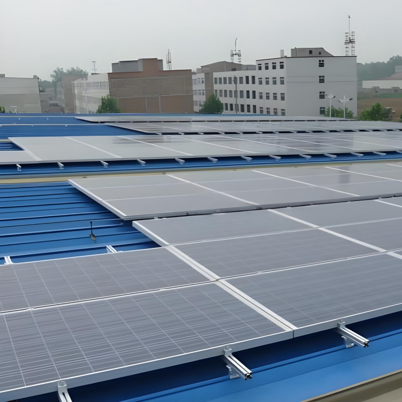 براکت‌های نصب پنل خورشیدی روی سقف، پشتیبانی پایداری را برای پنل‌های خورشیدی روی سقف‌های فلزی با نصب سریع و آسان فراهم می‌کنند.