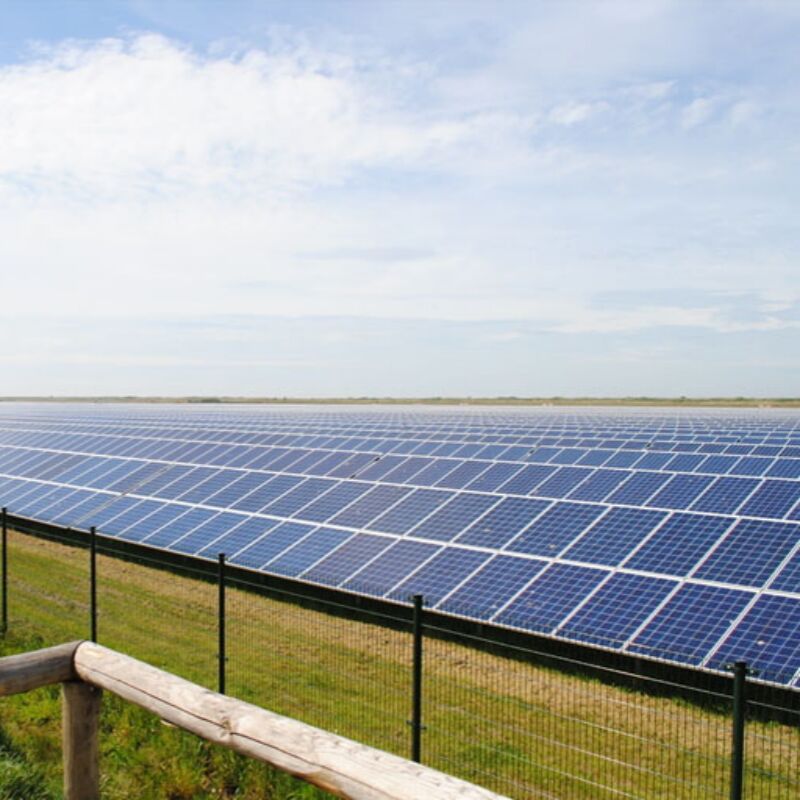 براکت های نصب خورشیدی زمینی که با طراحی منحصر به فرد و اجزای از پیش جمع آوری شده مقاومت در برابر باد و بار برف قوی را فراهم می کنند