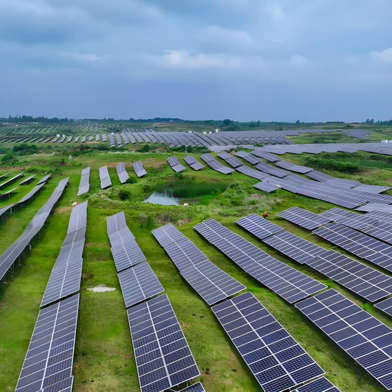 پایه های نصب خورشیدی زمین طراحی منحصر به فرد توده و پست سازگاری خاک را بهبود می بخشد و ثبات کلی سیستم نصب را تقویت می کند